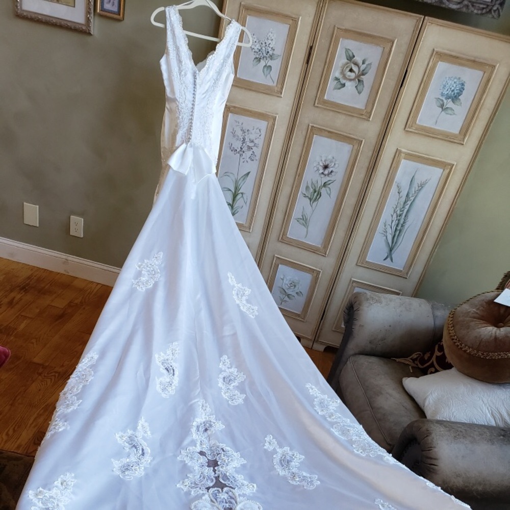 Beautiful Beaded Wedding Gown Dress - Picture 6 of 8